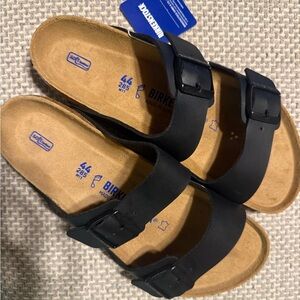 Birkenstock Black Sandals- Arizona soft footbed
Birko-Flor-Black